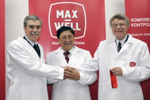 US Commerce Secretary Carlos Guitierrez (L) with Ken Alibek (C) at the official opening in June 2008  of MaxWell pharmaceutical plant in Kiev.